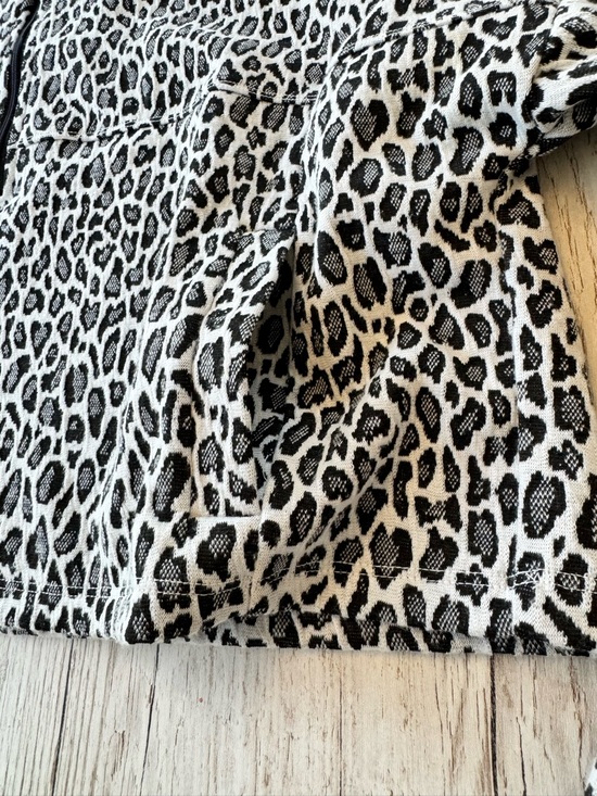 Forever 21 Leopard Animal Print Boxy Crop 1/4 Zip Pullover Sweatshirt Pockets M - Picture 5 of 8